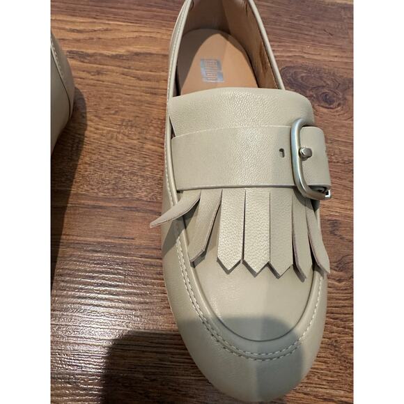 FitFlop Women's Allegro Fringe Buckled Leather Loafers Beige Size 6 NWOB - Picture 11 of 13